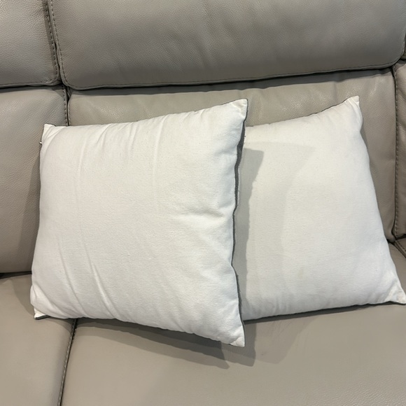 Accent Billows - Picture 2 of 2